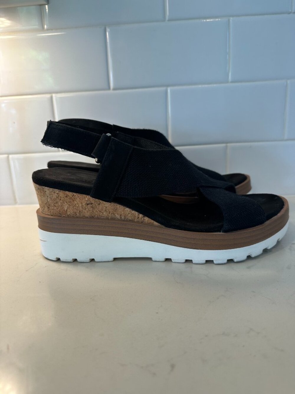 Vaneli Women's Black Platform Crisss Cross Slingback Comfy Sandals Size 7 M
